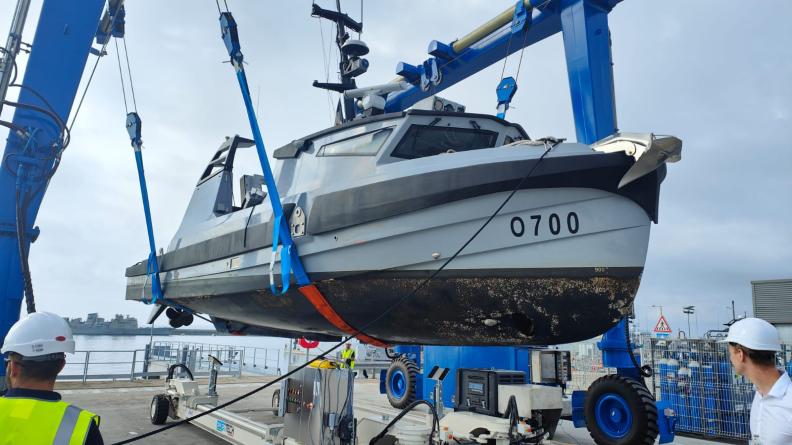 L’élévateur à bateaux dédié aux drones de surface du système de lutte anti-mines du futur