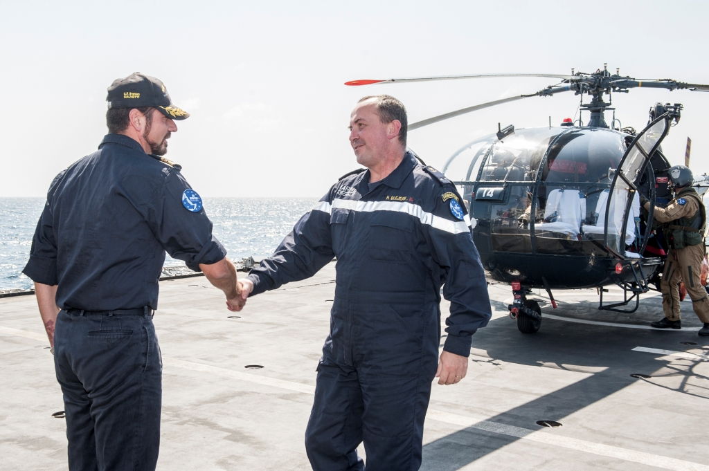 Le contre-amiral Hervé Bléjéan accueilli à bord de la frégate italienne Libeccio