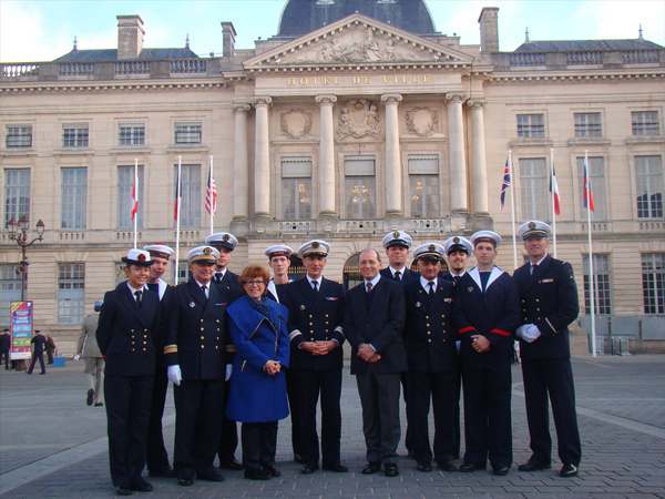 La délégation de la Marne devant la mairie de Reims