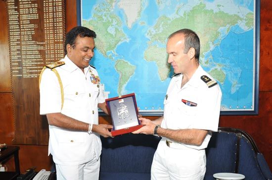 Sri Lanka : l'attaché de défense français reçu par le commandant de la marine