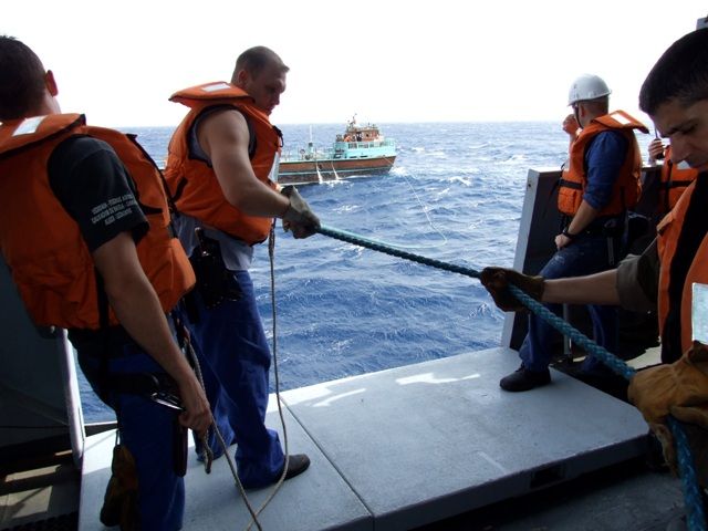Dans le golfe d’Aden, l’Aconit au secours de naufragés