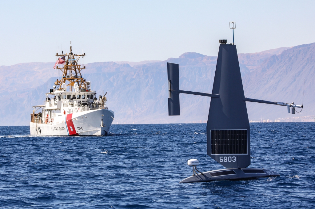 Un drone marin de type Saildrone Explorer