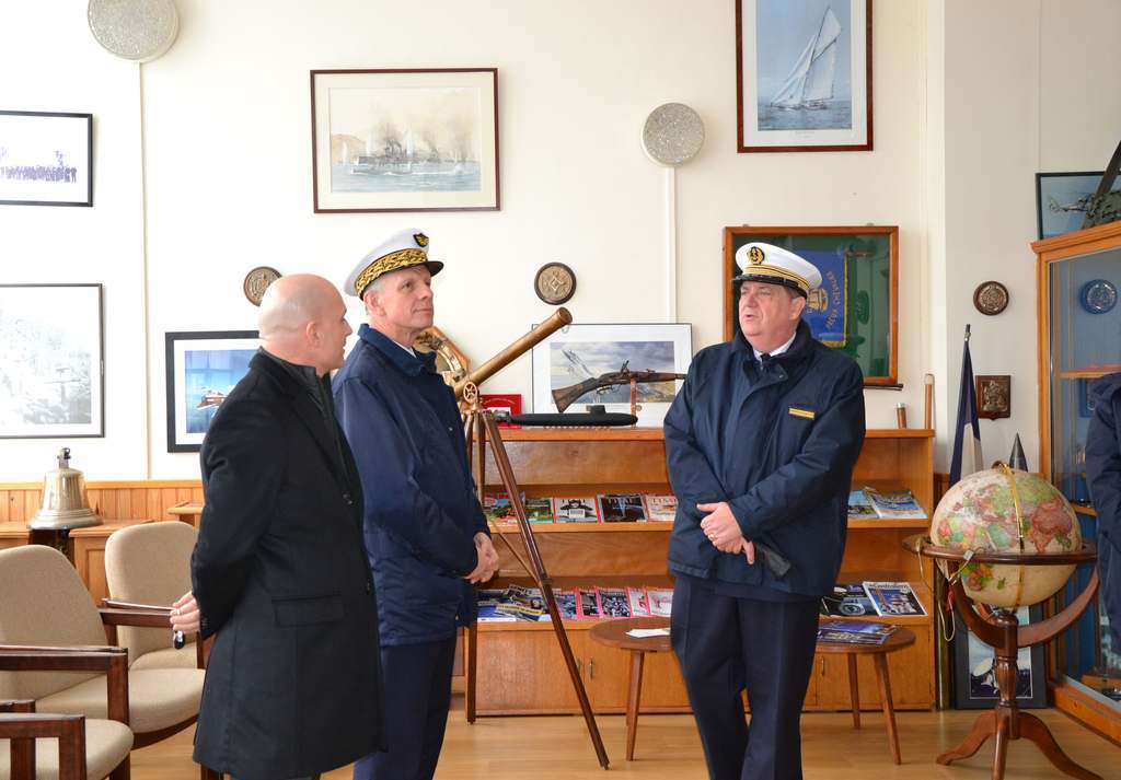 L’inspecteur général des armées rencontre les élèves et cadres du Lycée naval