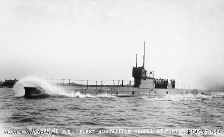 Le HMAS AE1 devant Porstouth