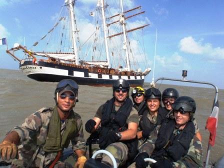 5 marins de La Boudeuse embarquent sur l'Audacieuse