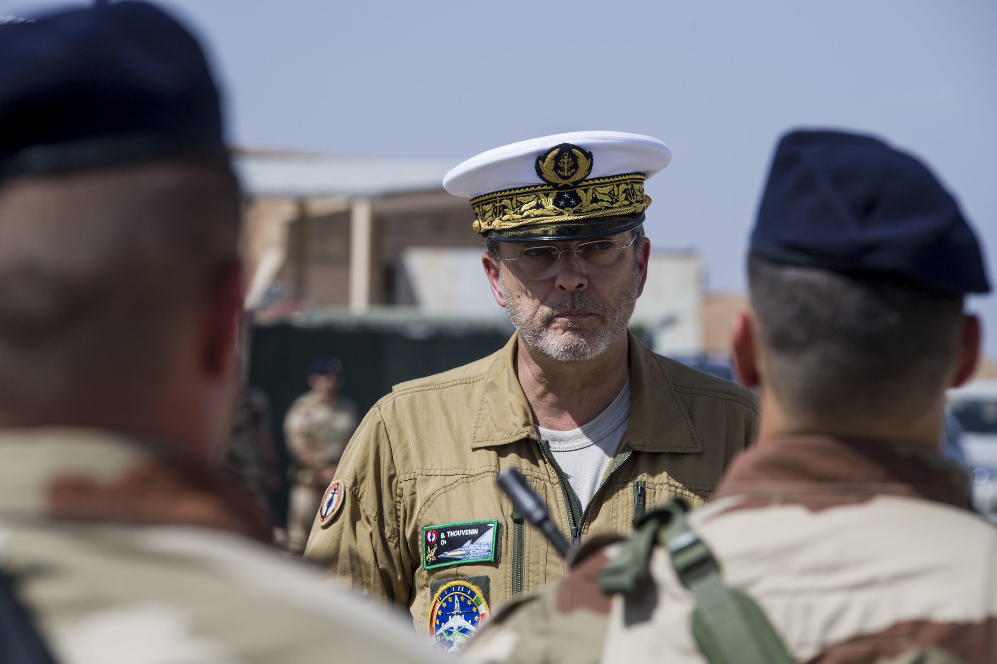 Le vice-amiral Bruno Thouvenin, commandant la force de l’aéronautique navale (ALAVIA), sur la base aérienne projetée (BAP) au Levant