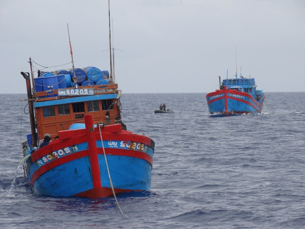 Bateaux surpris en pêche illégale arraisonnés par le patrouilleur La Moqueuse