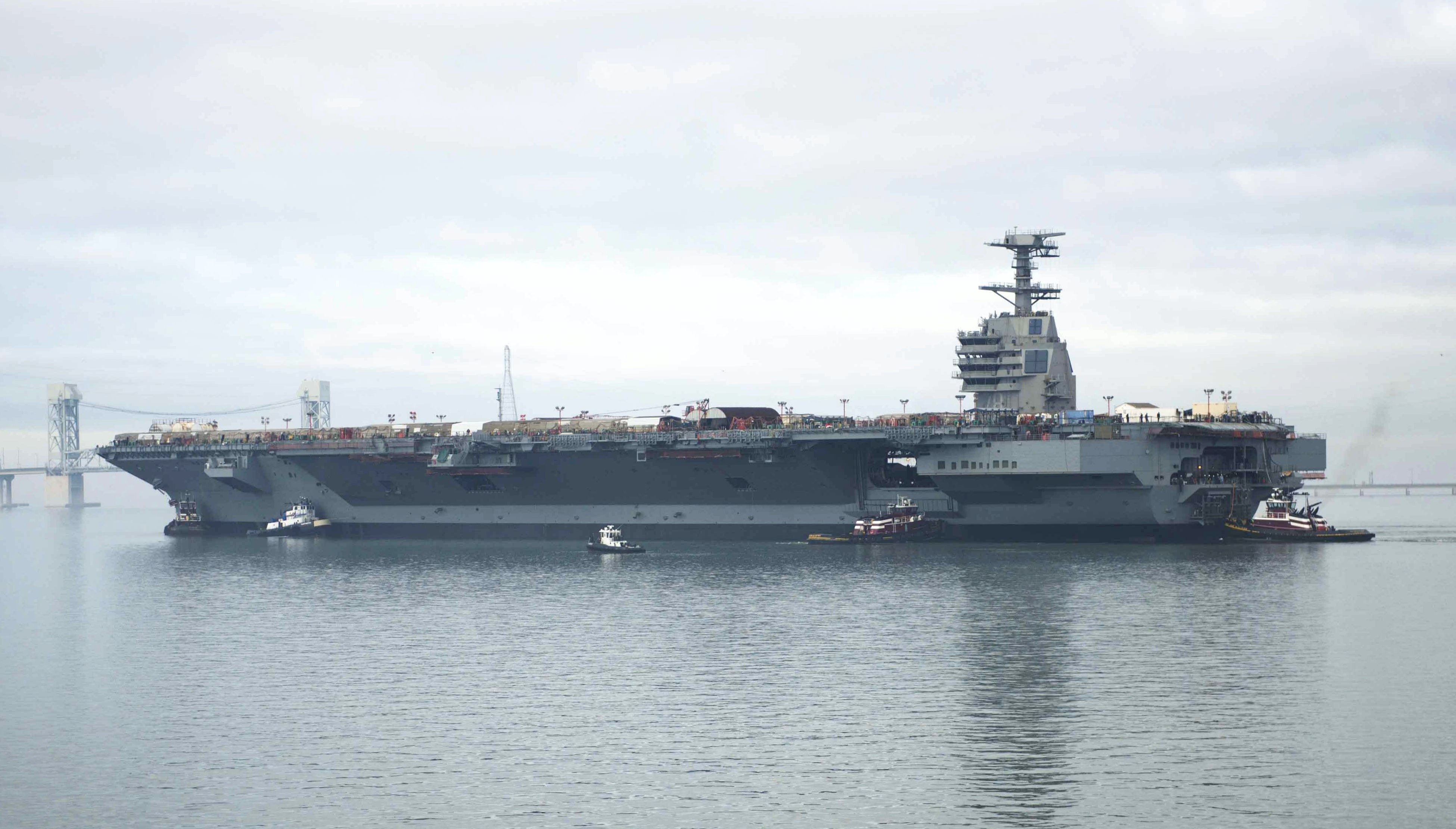 uss_gerald_r._ford__cvn-78__on_the_james_river_in_2013.jpg