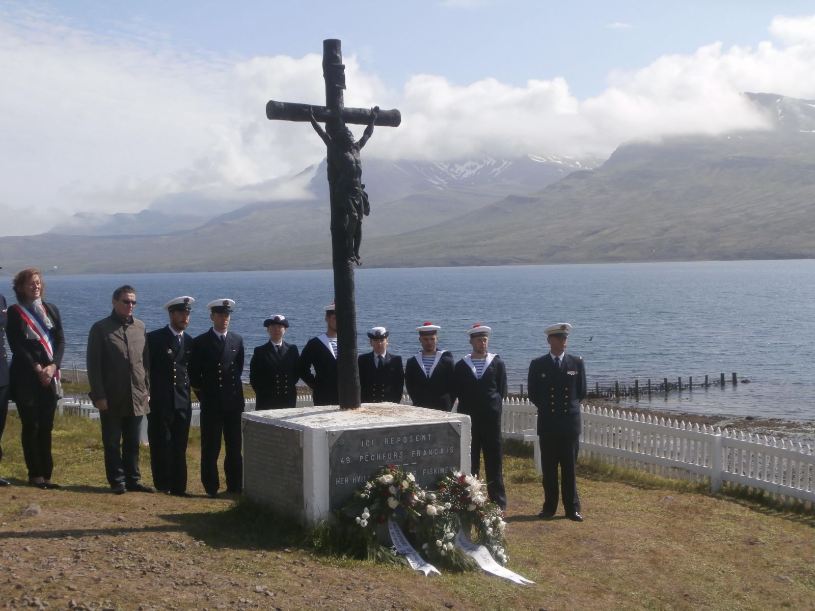 Hommage à la mémoire des pêcheurs français décédés dans les eaux islandaises