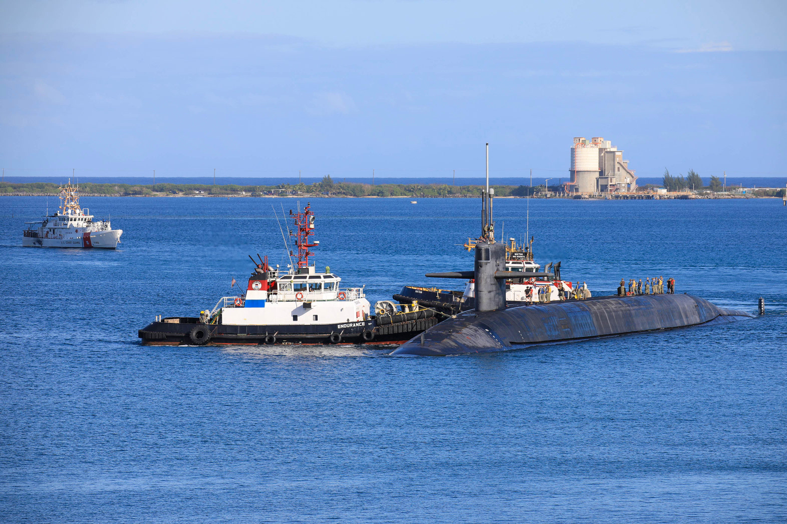 Le sous-marin USS Nevada arrive à Guam