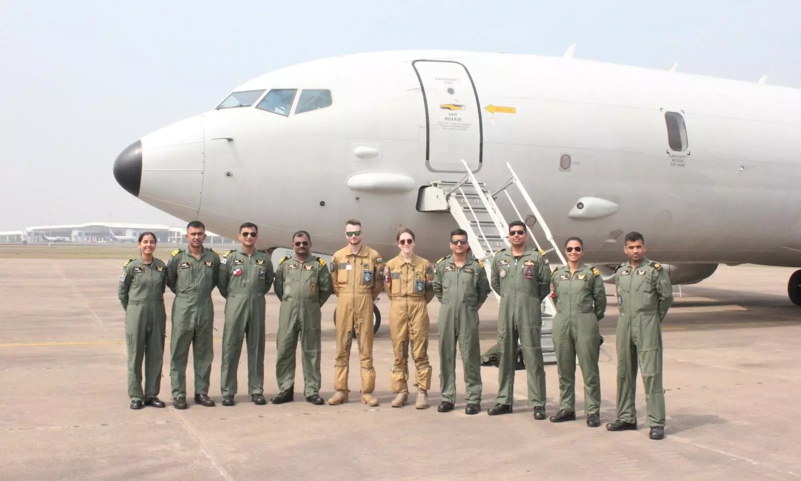 Les équipages de l'Atlantique 2 de la marine nationale et de l'escadrille INAS 311 de la marine indienne