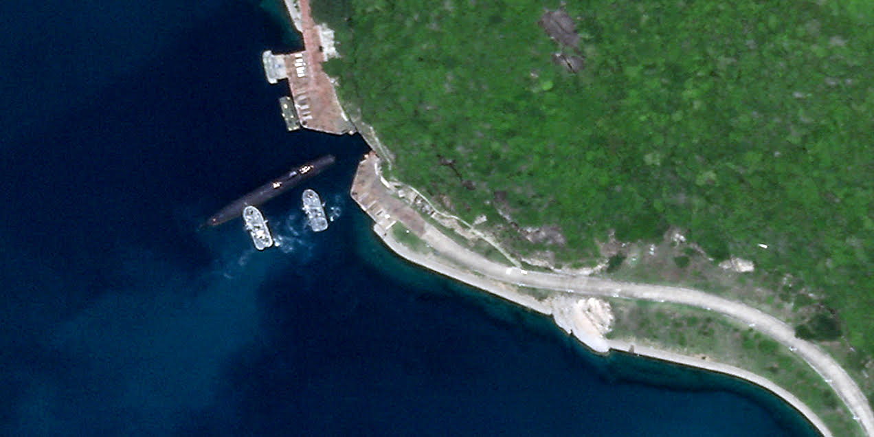 un sous-marin à l’entrée de la base de Yulin, sur l'île de Hainan