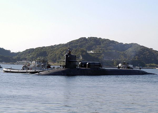 L'USS Ohio arrive à Yokosuka