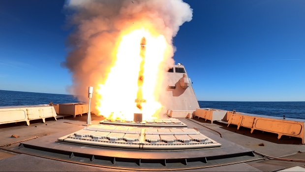 Tir d'un missile de croisière naval depuis la frégate Aquitaine