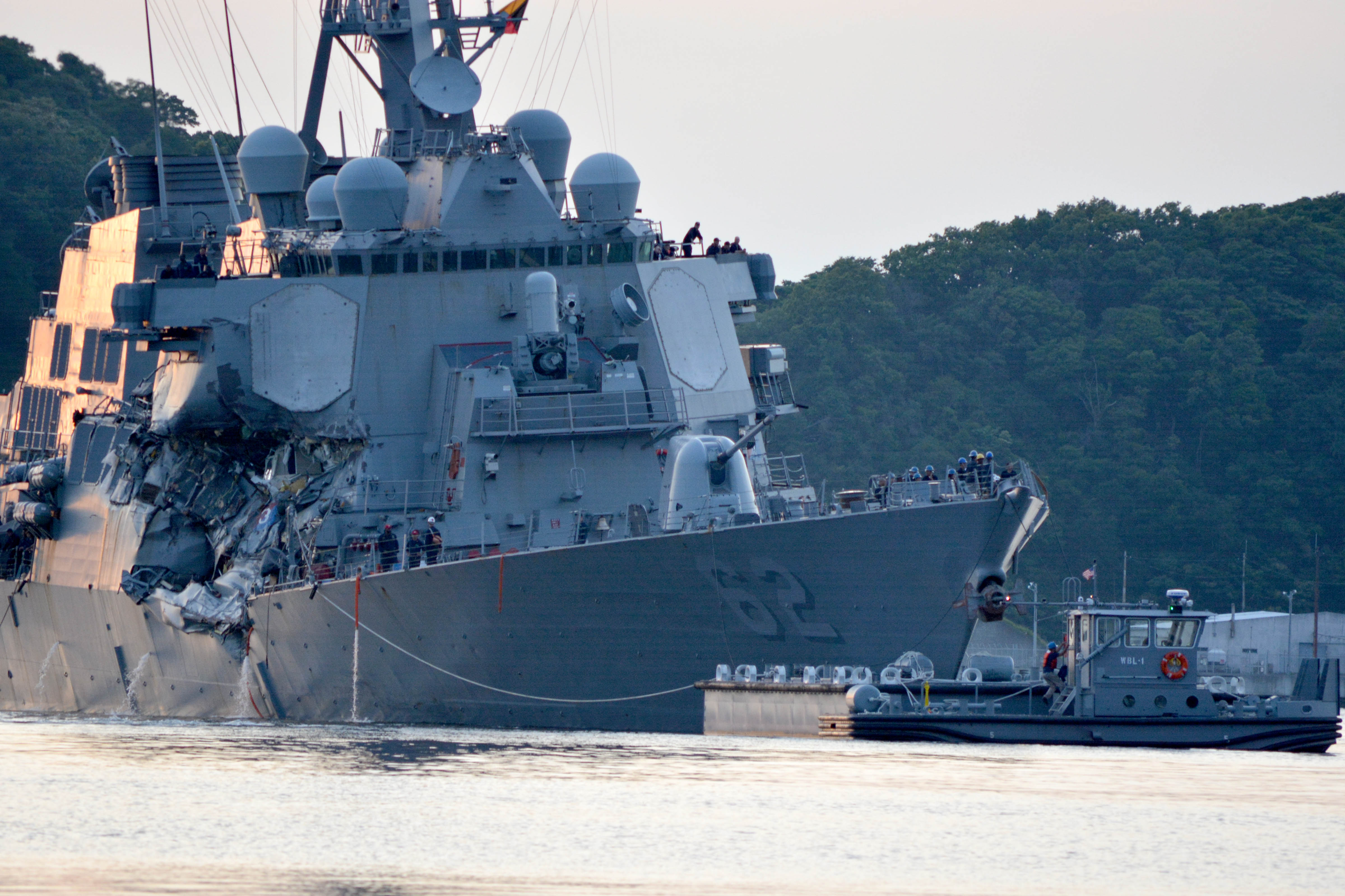 Les dégâts subis par le destroyer américain USS Fitzgerald