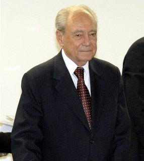 Waldir Pires, ancien ministre de la défense, a signé l'accord pour le côté Brésilien