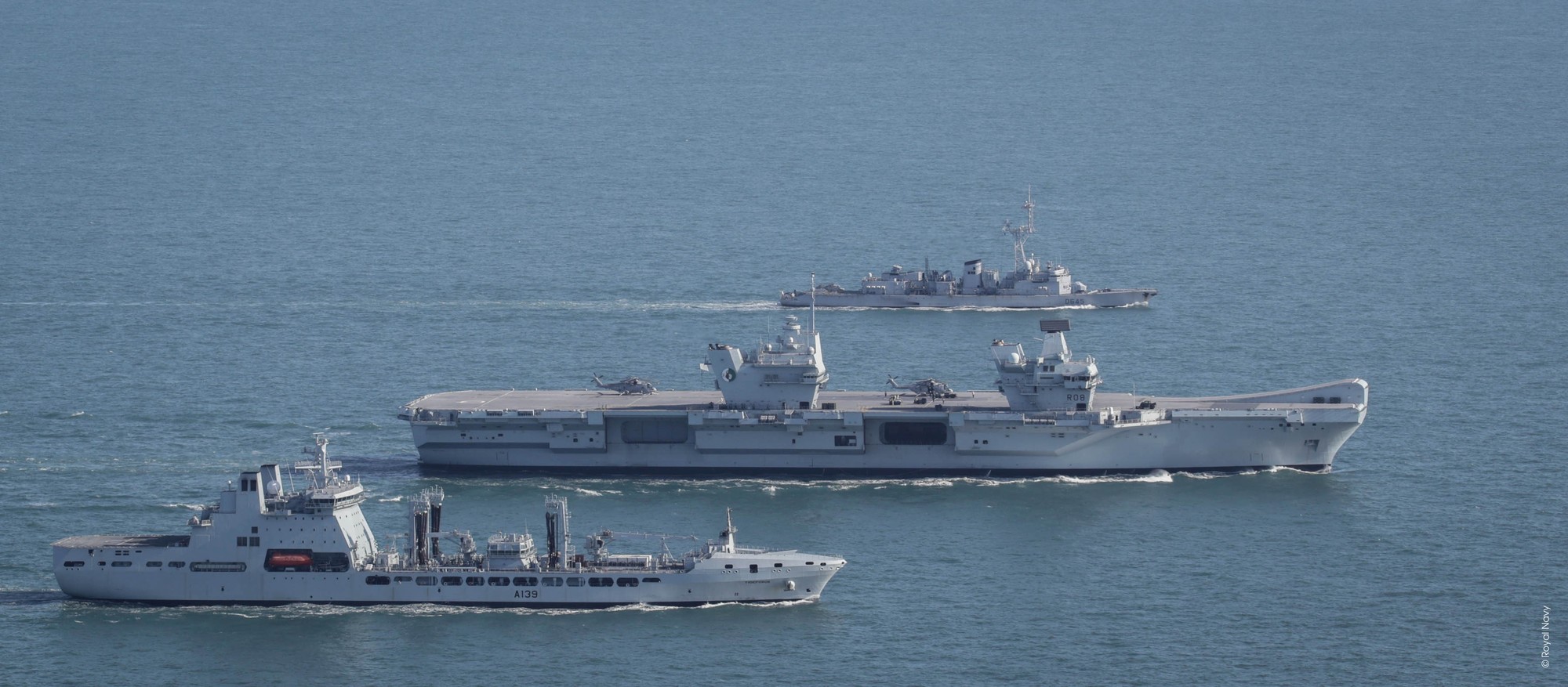 La frégate La Motte-Picquet, le HMS Queen Elizabeth et le RFA Tideforce