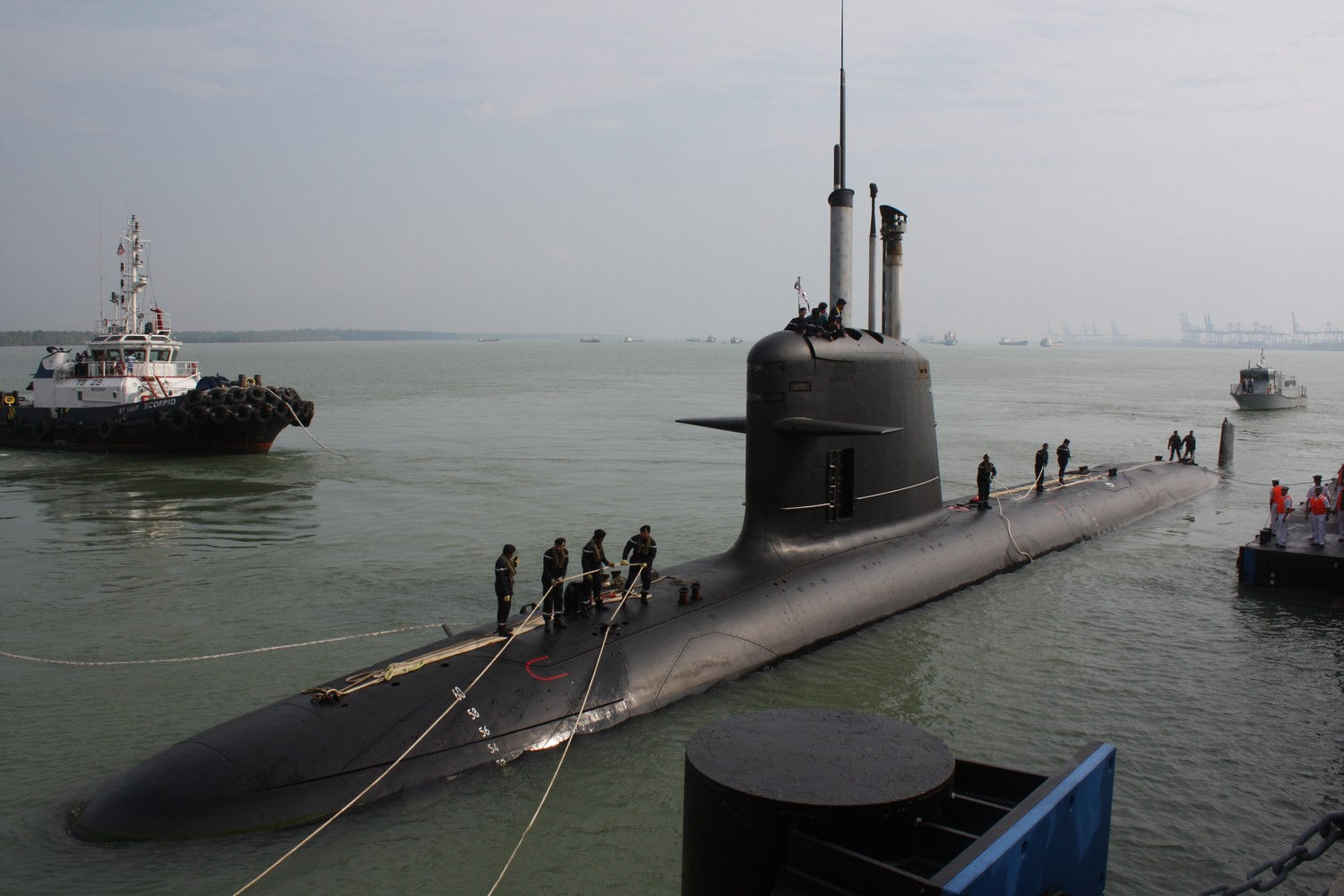 Le sous-marin Scorpène malaisien Tunku Abdul Rahman à Port Klang, septembre 2009