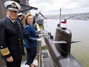 La ministre de la défense Chilienne et l'amiral commandant la Marine