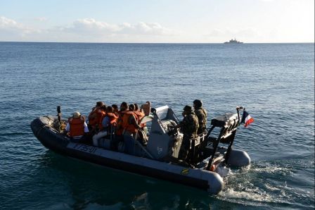 Évacuation d’une quarantaine de ressortissants français sur la plage du Carbet