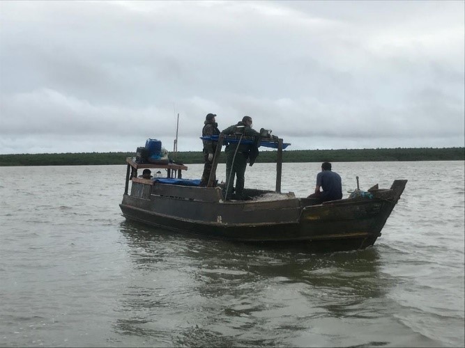 Contrôle d'une embarcation suspecte en Guyane