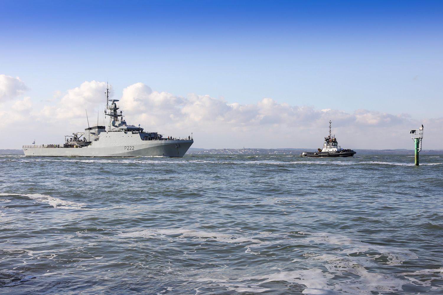 Le patrouilleur HMS Forth arrive à Portsmouth
