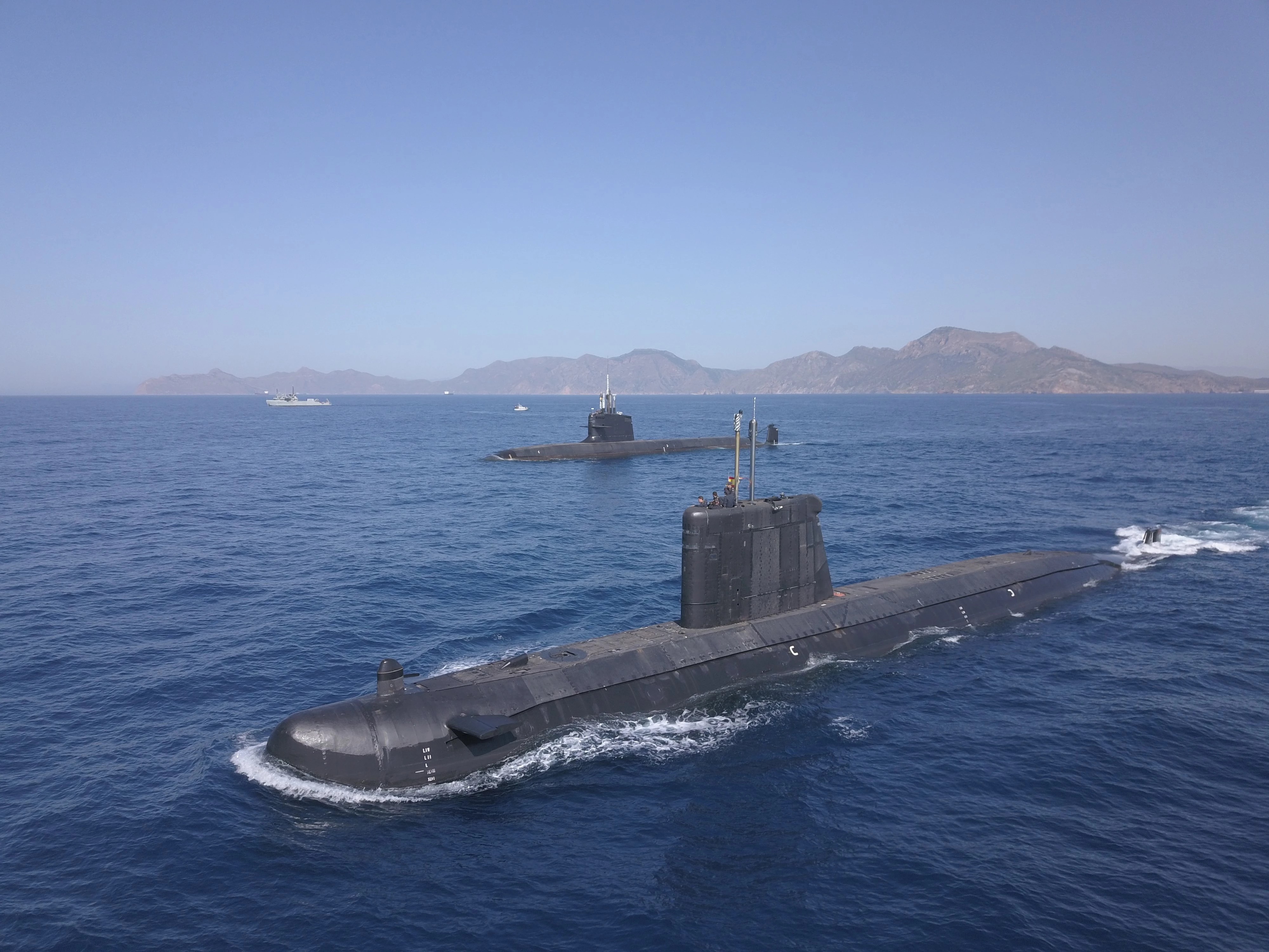 Les sous-marins espagnols Tramontana et Isaac Peral