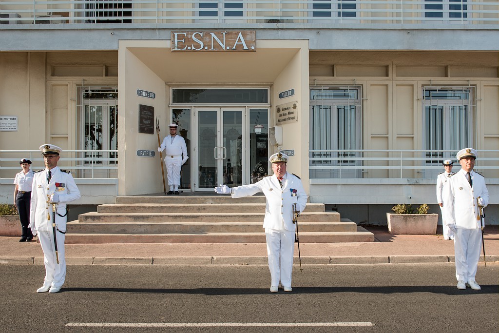 Le capitaine de vaisseau Cyril de Jaurias, nouveau commandant de l’Escadrille des sous-marins nucléaires d’attaque (ESNA), succéde au capitaine de vaisseau Sébastien Maloingne.