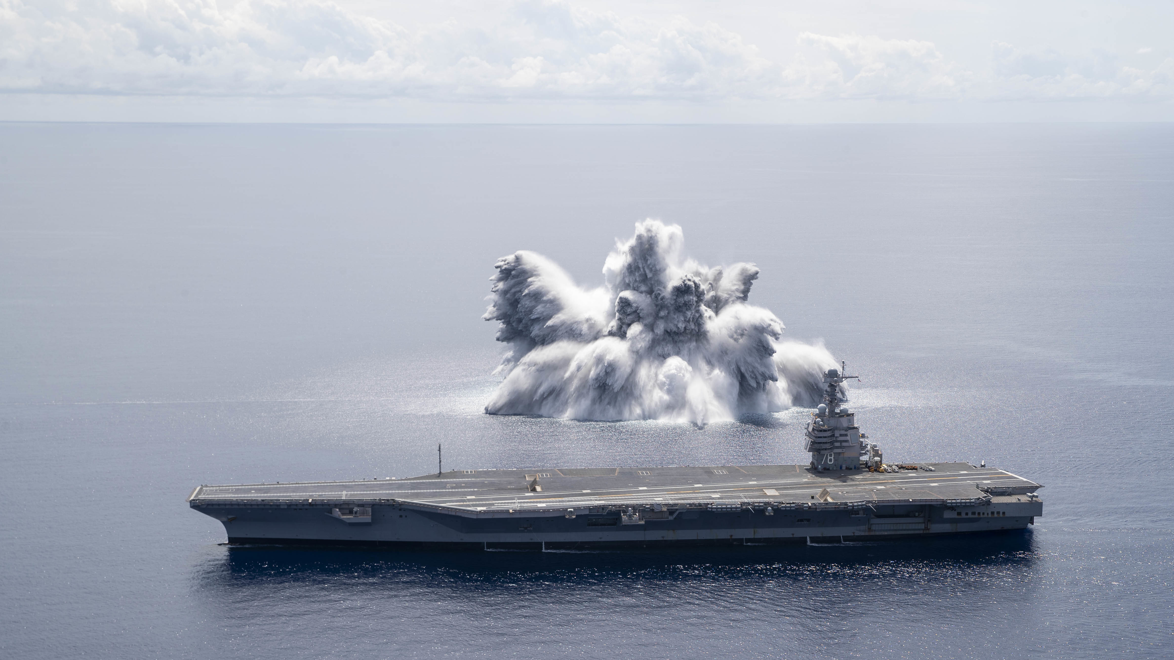 Essai de résistance aux chocs du porte-avions américain USS Gerald Ford