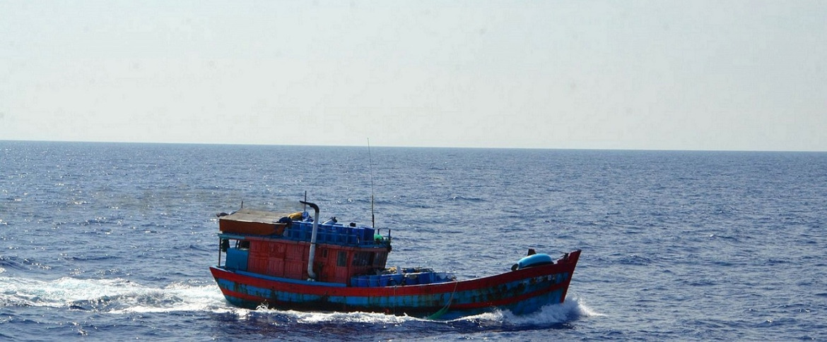 Un bateau en pêche illégale