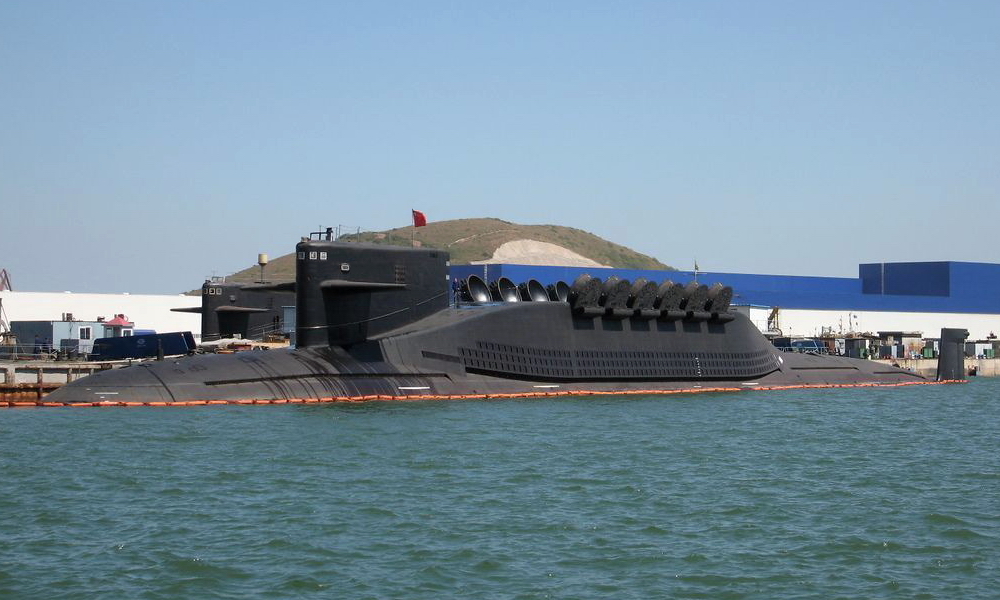 SNLE chinois Type 094 avec les portes des tubes lance-missiles ouvertes