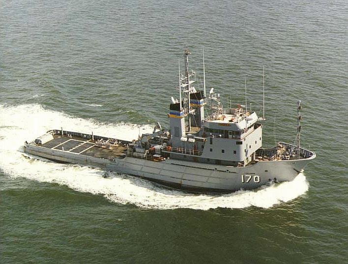Le remorqueur de haute-mer USNS Mohawk