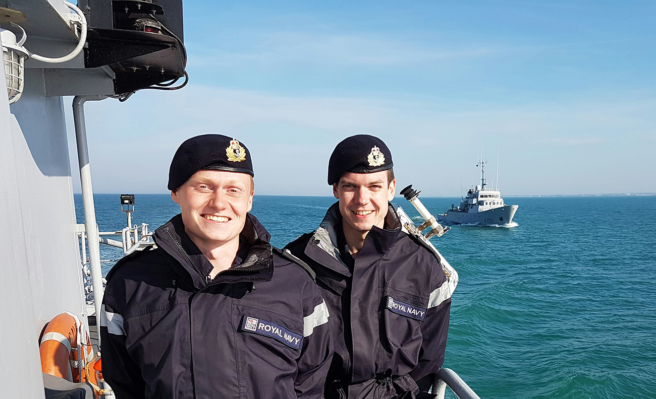 Des officiers-élèves britanniques à bord de navires-école de la marine nationale