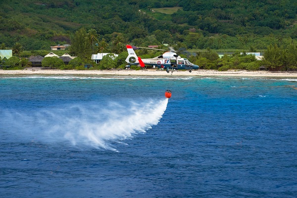 Un hélicoptère bombardier d’eau Dauphin N3+