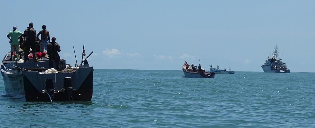 Le patrouilleur La Résolue intercepte des bâteaux surinamiens en pêche illégale