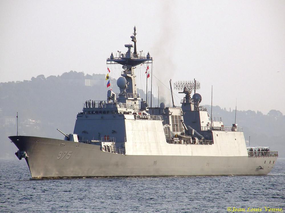 Le destroyer lance-missiles CHUNGMUGONG YI SUN SHI