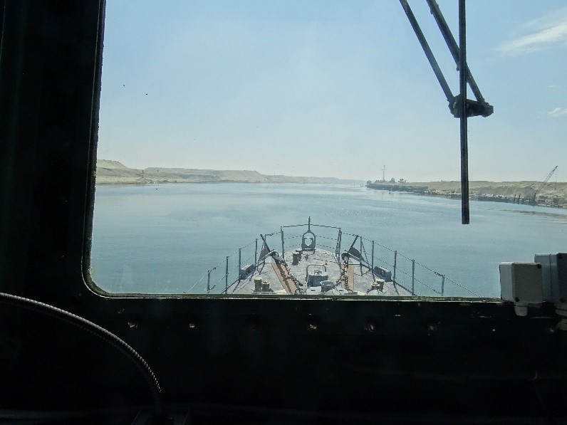 Le chasseur de mines Orion franchit le canal de Suez
