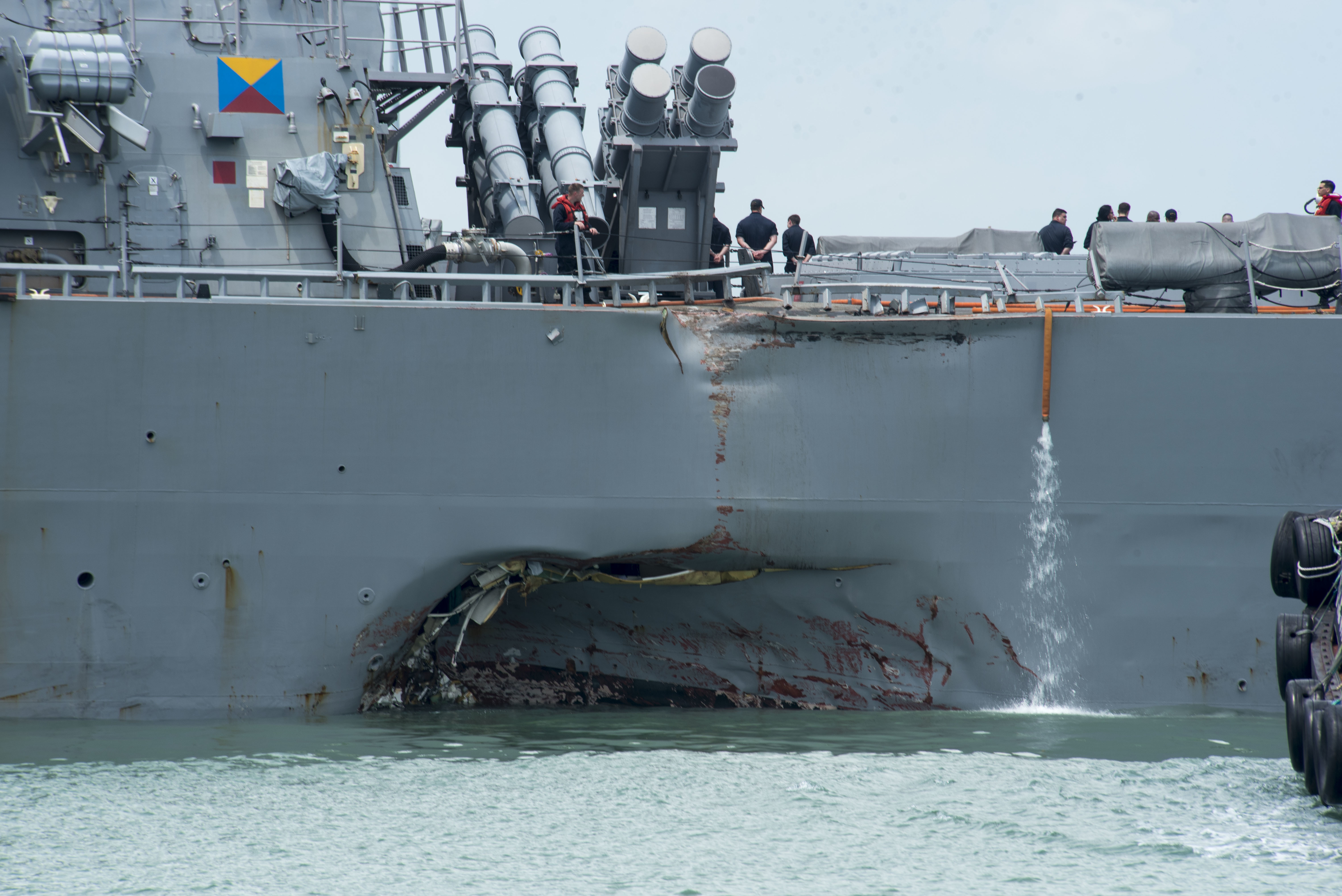 Détails des dégâts subis par l'USS John S. McCain