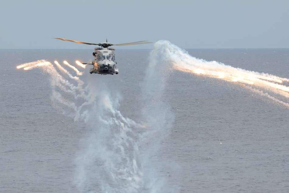 Premiers tirs de leurres infrarouges pour le Caïman Marine
