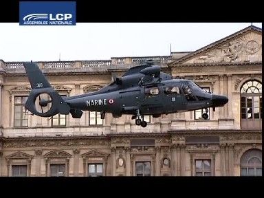 Journal de la défense : un hélicoptère au Louvre