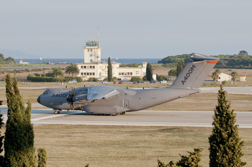 La base de l’aéronautique navale d’Hyères accueille un géant européen