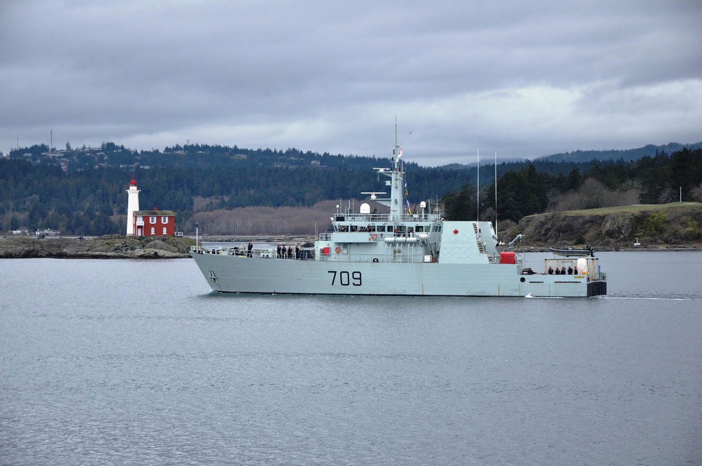 Le navire canadien de défense côtière NCSM Saskatoon