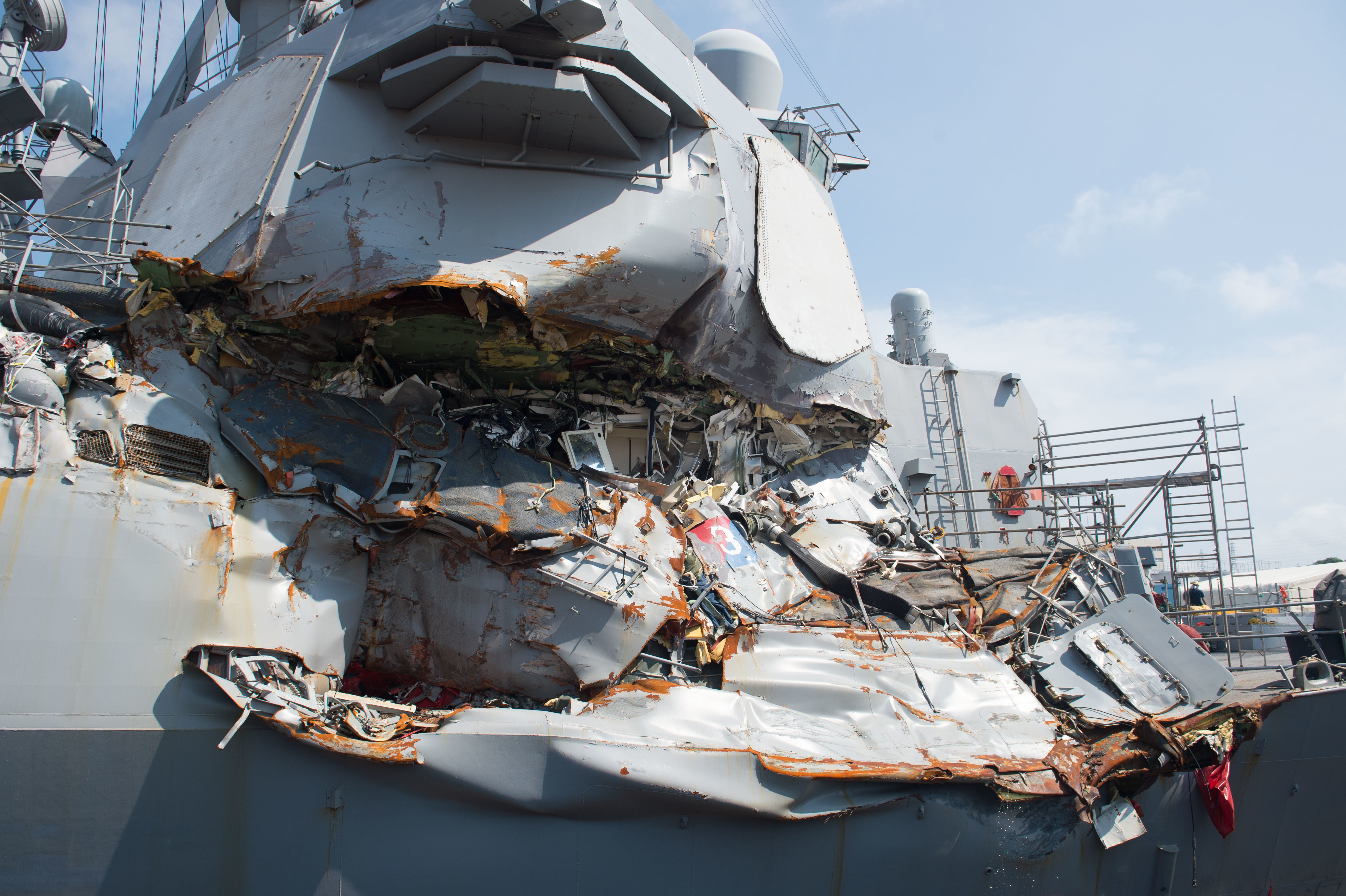 Une partie des dégâts subis par le destroyer USS Fitzgerald