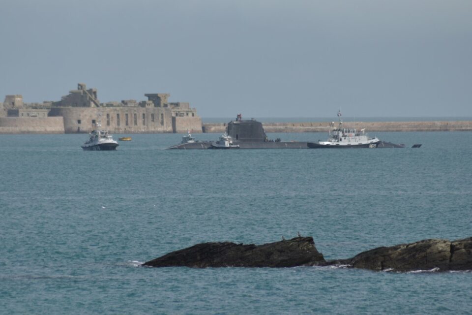 Le SNA Duguay-Trouin quitte l’arsenal de Cherbourg