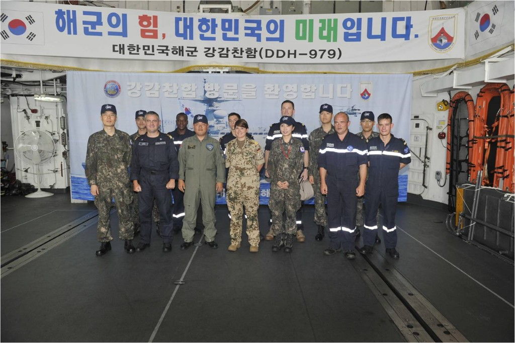 Accueil de l'état-major embarqué de l'opération Atalante à bord du destroyer sud-coréen