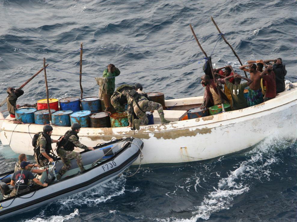 Atalante : le Floréal intercepte des embarcations suspectes