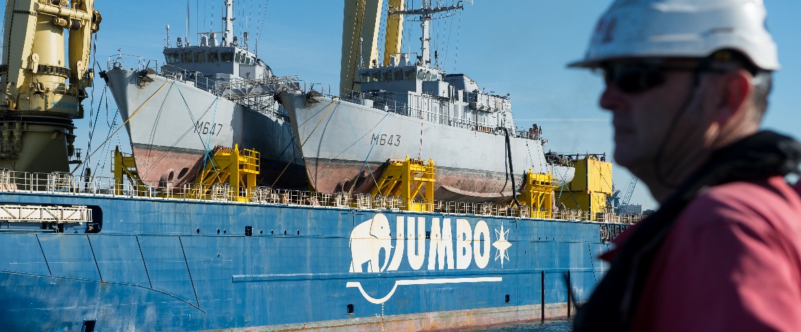 Les chasseurs de mines tripartite Cassiopée et Aigle à bord du Jumbo Jubilee