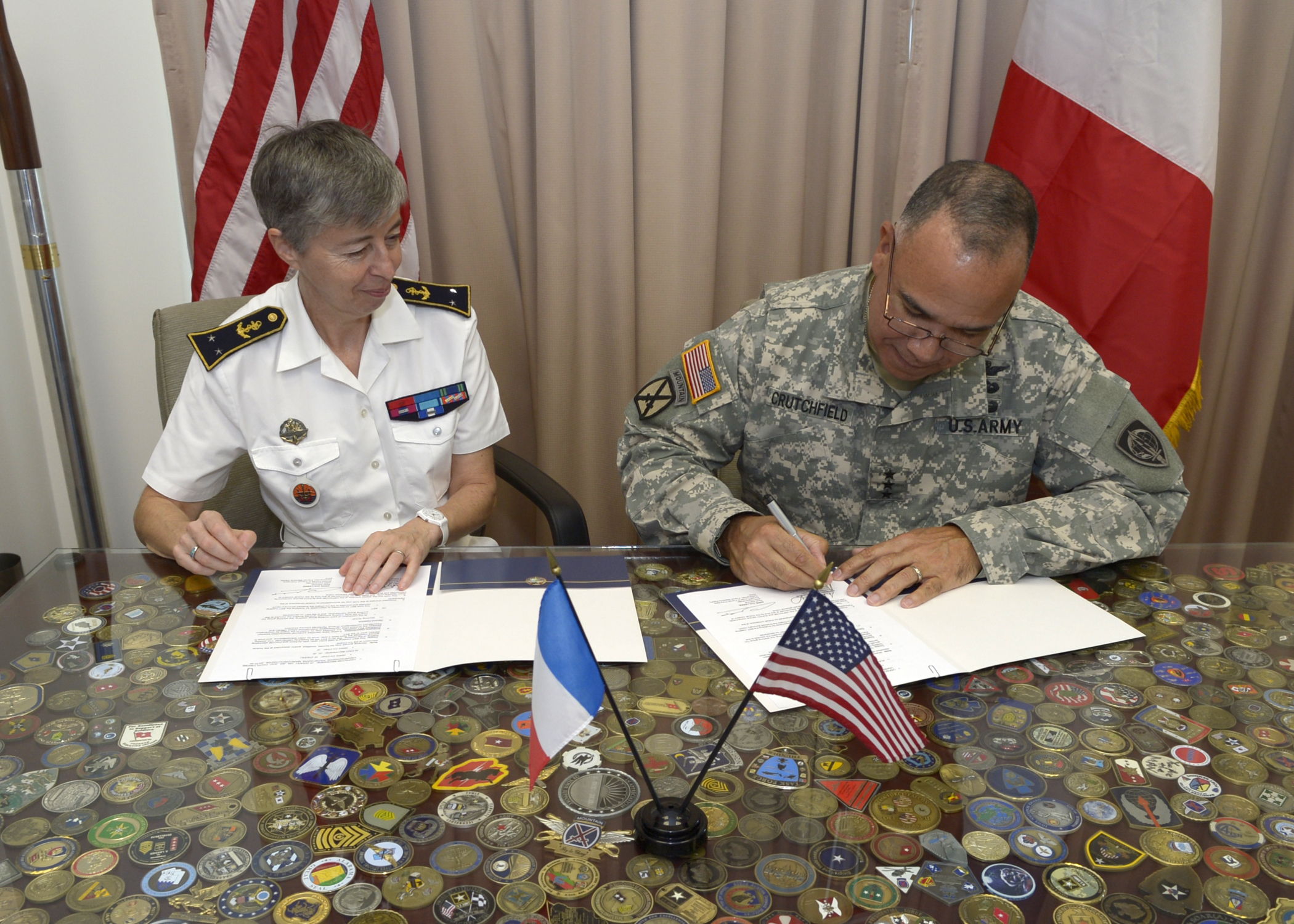 Signature d'un accord de coopération entre les forces françaises et américaines dans le Pacifique