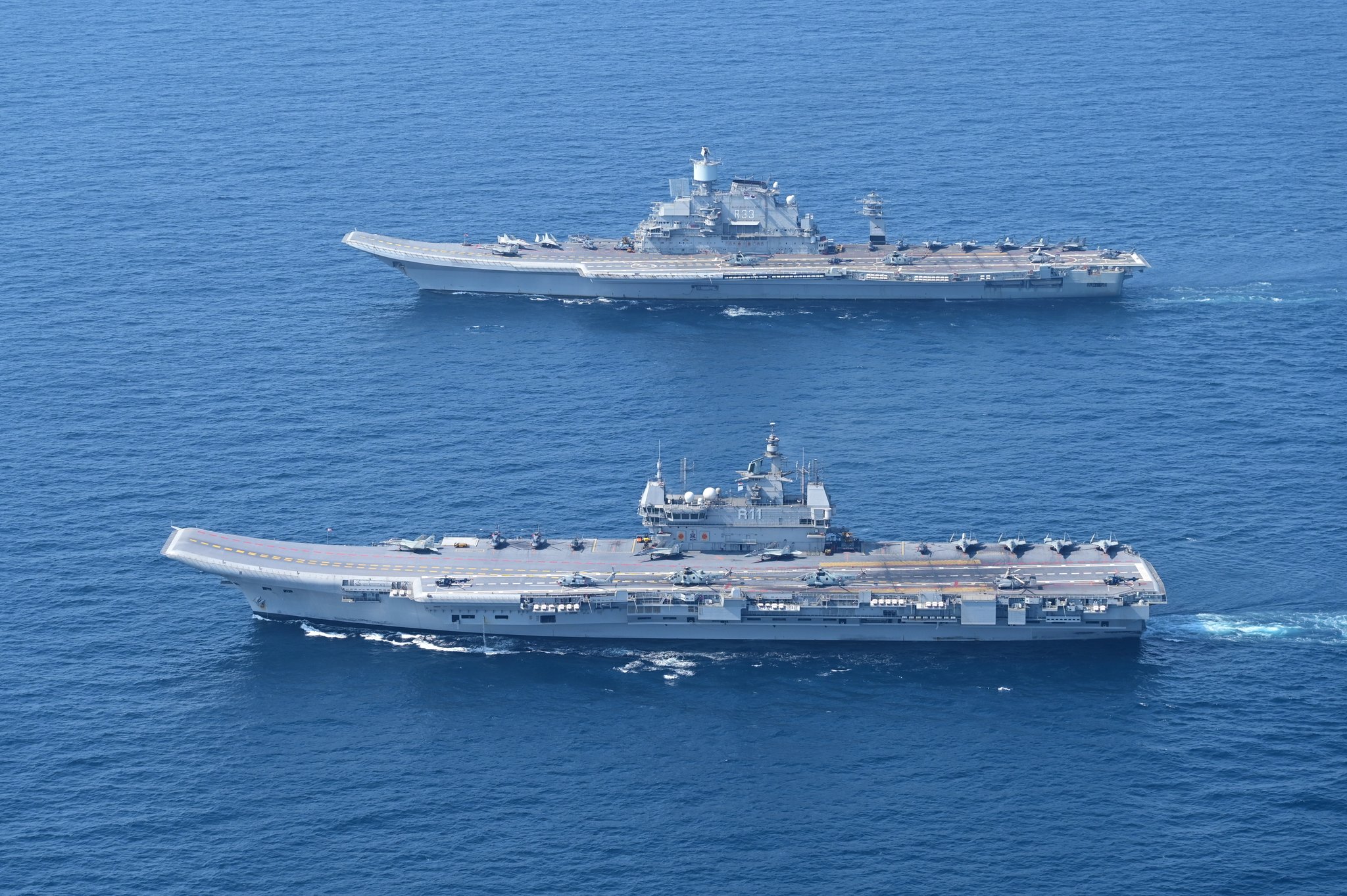 Les porte-avions indiens Vikramaditya et Vikrant