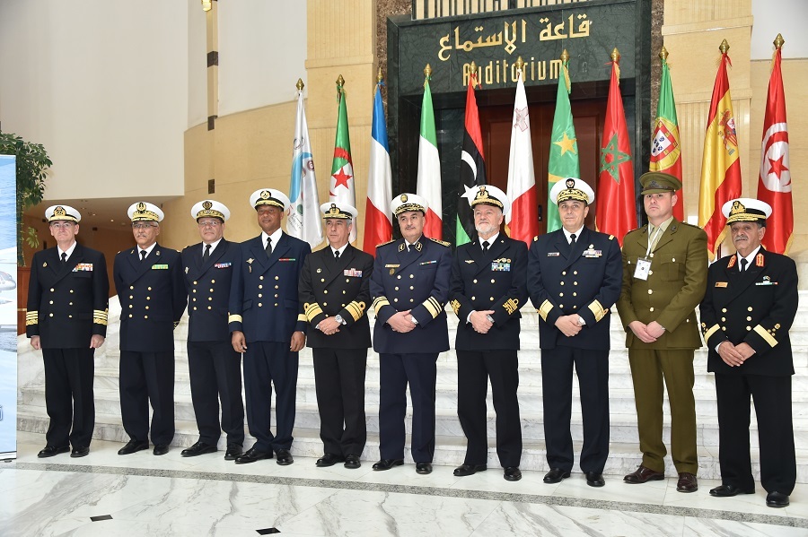 Les participants à la 9ème réunion des chefs d’état-major des marines des pays membres de l’initiative 5+5